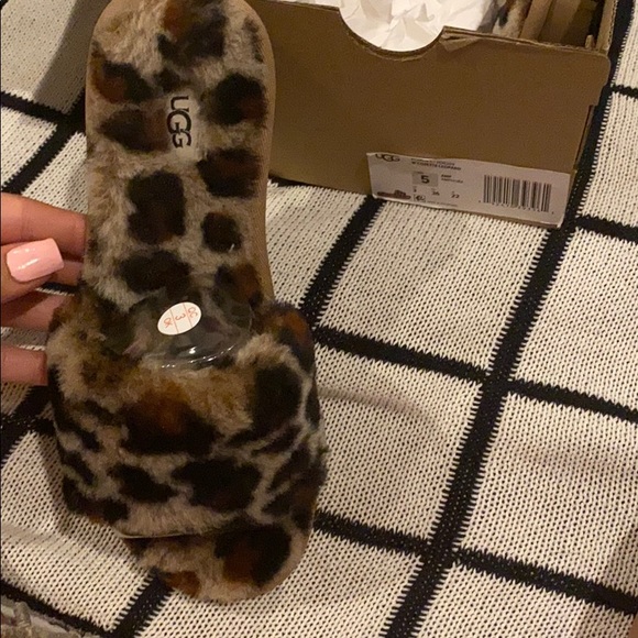 UGG Cozette Leopard Slippers - Picture 3 of 4